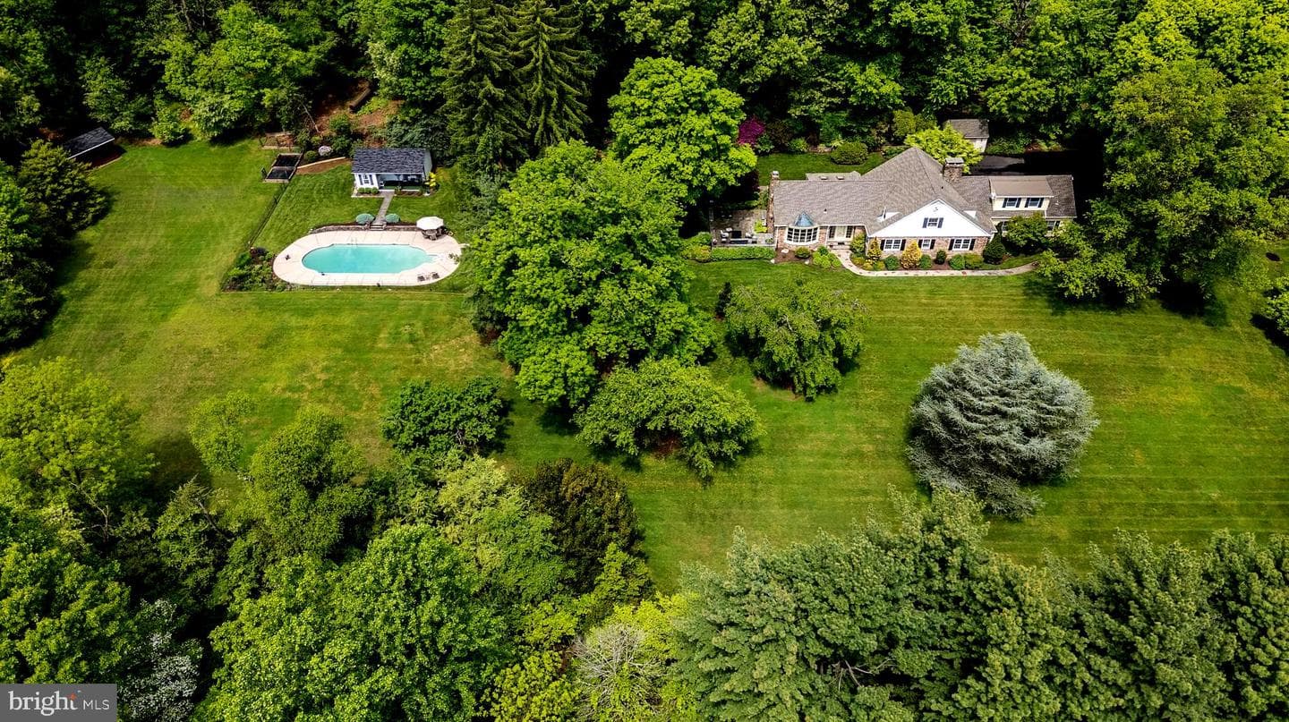 550 Swamp Road photo 1