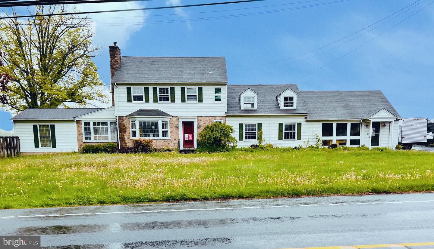 4877 W Swamp Road photo 1