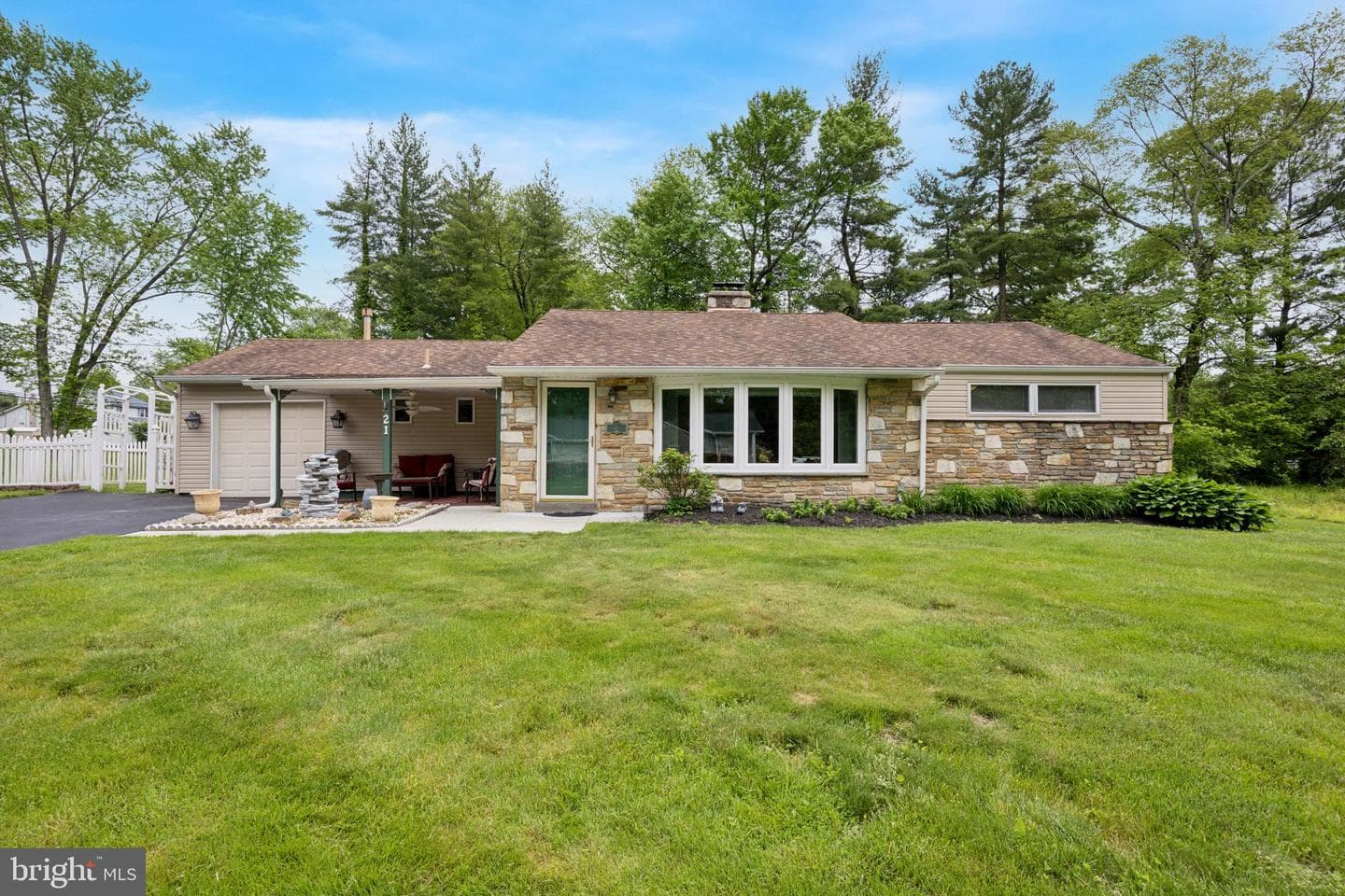 21 Hilltop Road photo 1