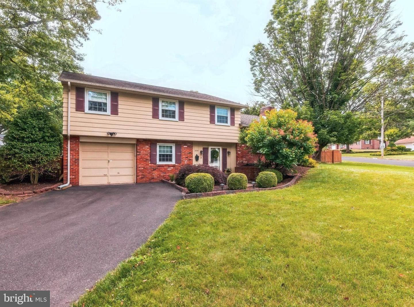1114 Old Post Road photo 1