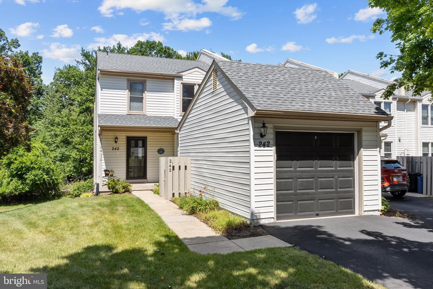 242 Inverness Circle photo 1