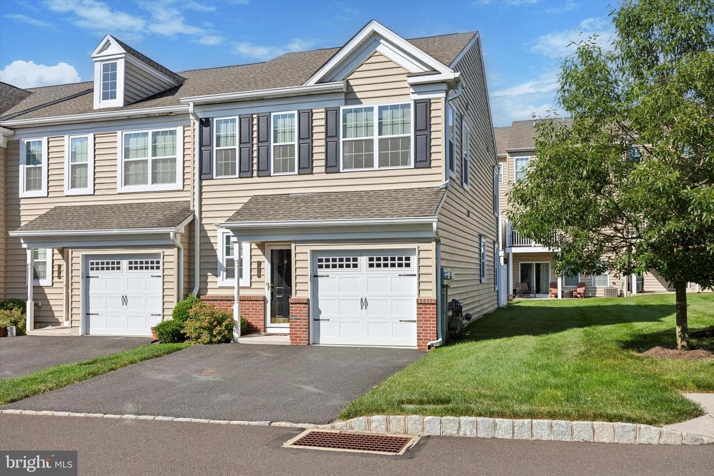 208 Moore Court photo 1