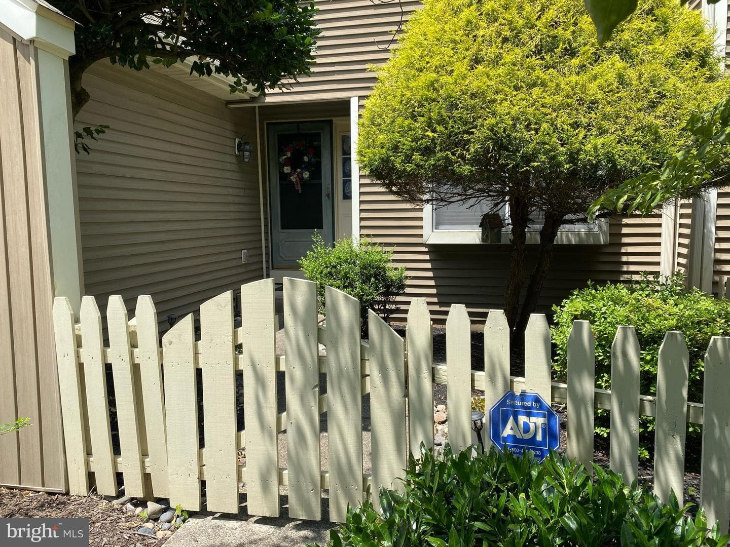 1620 Lakeview Circle photo 1