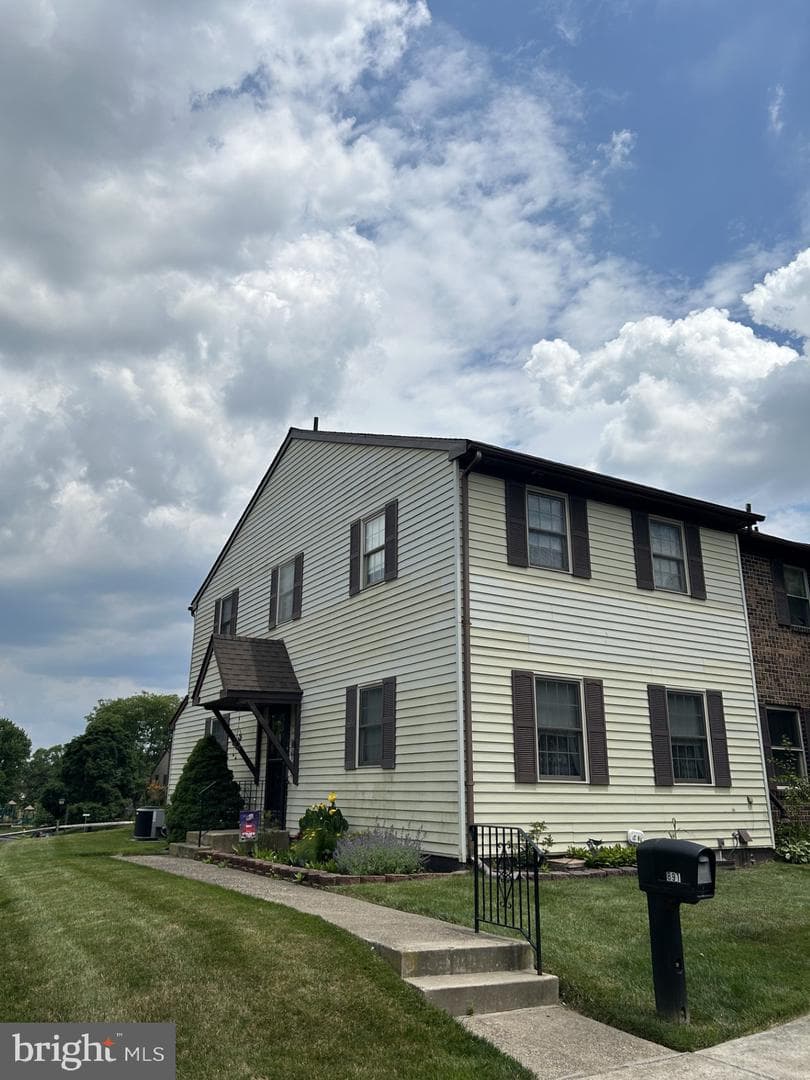 891 Williams Place photo 1