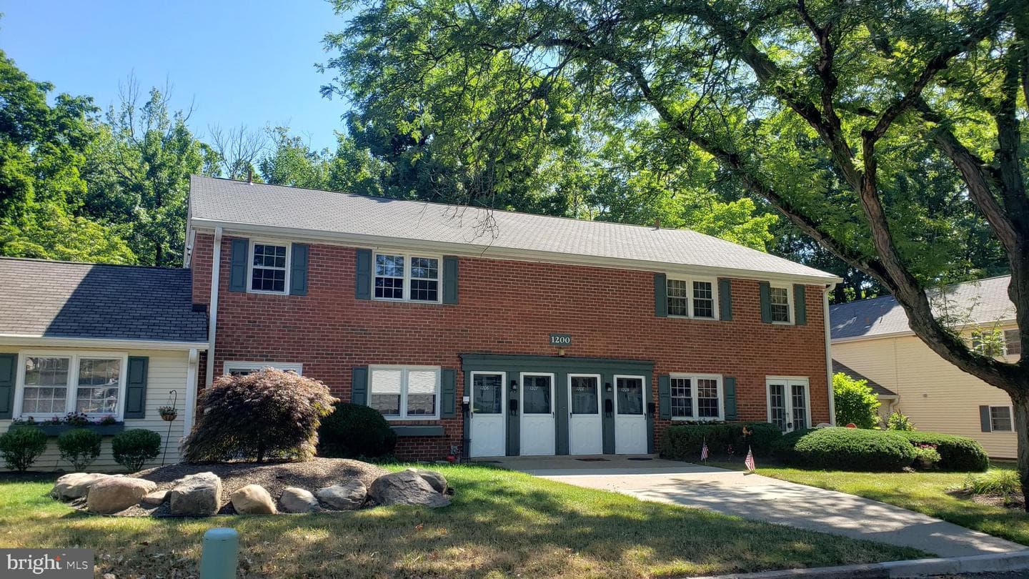 1207 Yardley Cmns photo 1