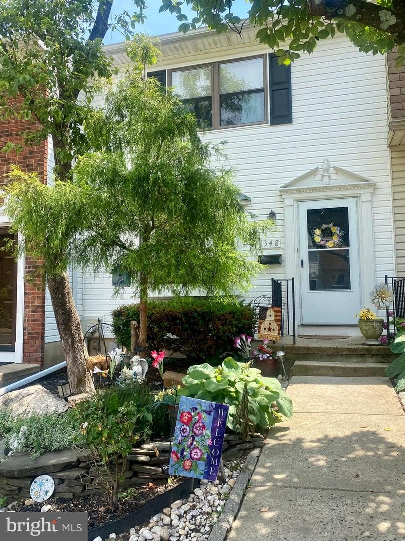 348 Dartmouth Court photo 1