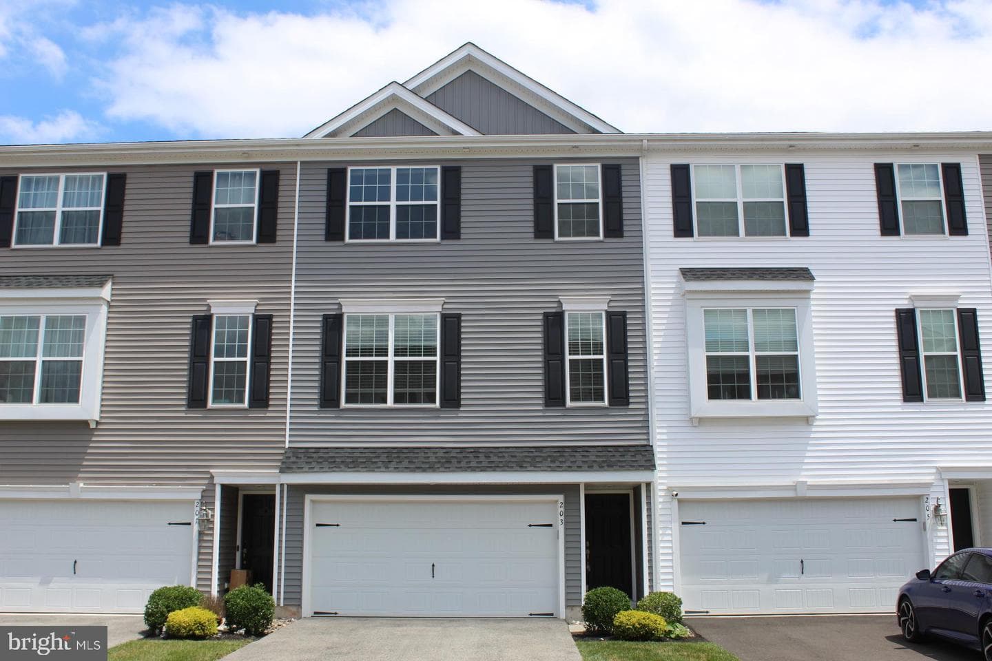 203 Pond View Court photo 1