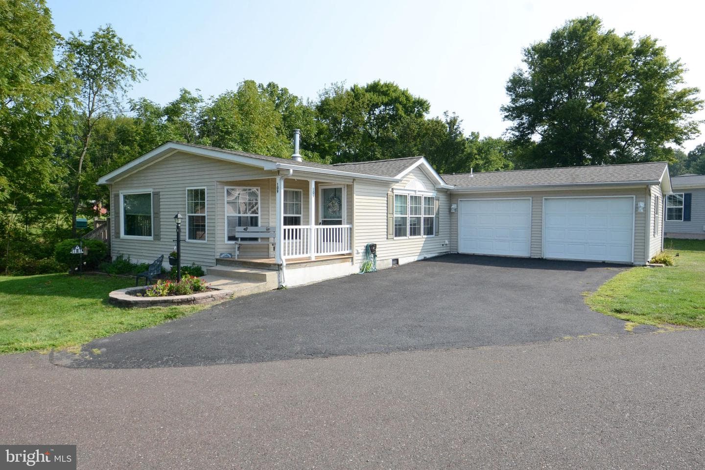 109 Magnolia Lane photo 1
