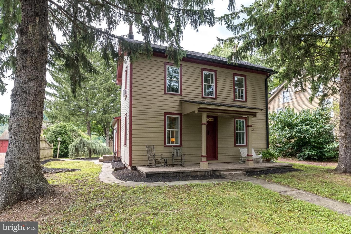 1055 River Road photo 1