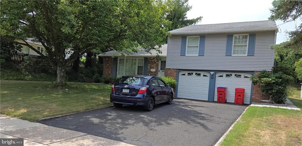 584 Lowell Road photo 1