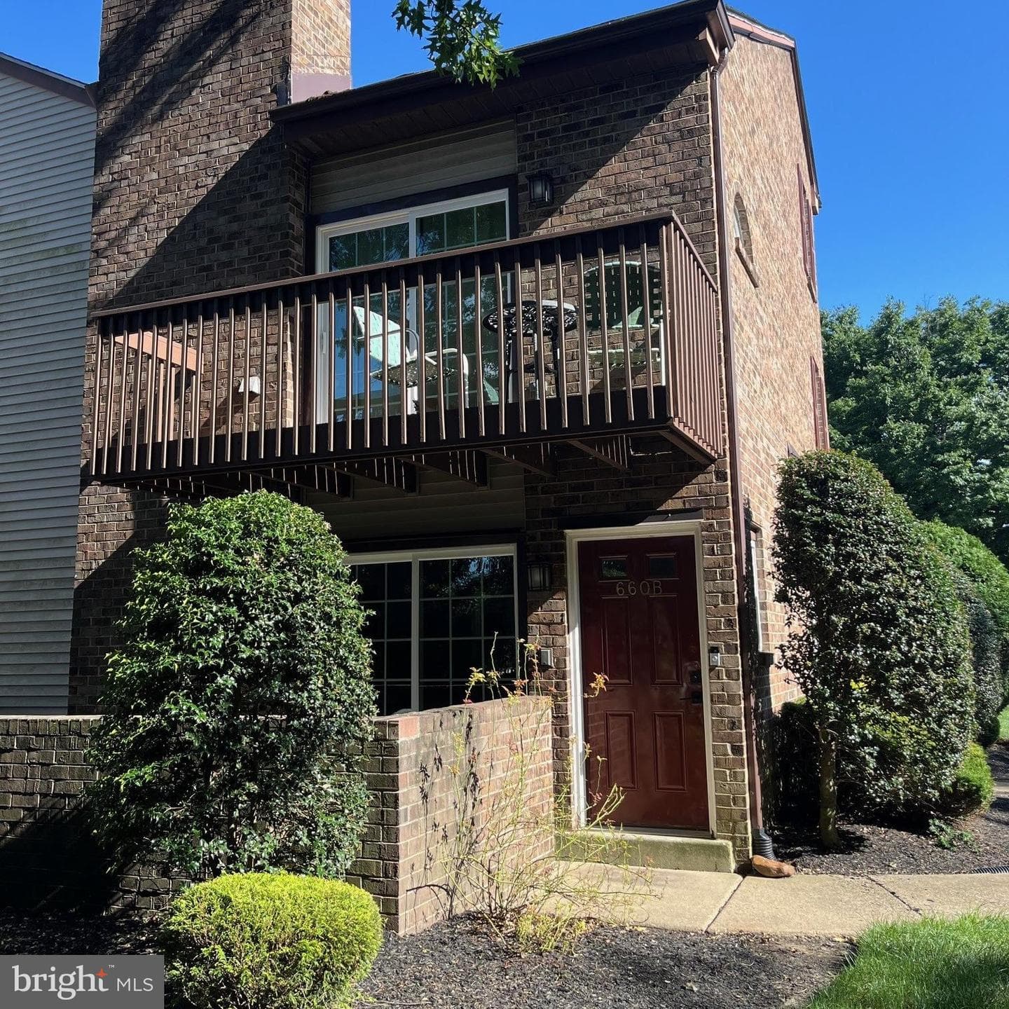 660 Woodford Lane photo 1