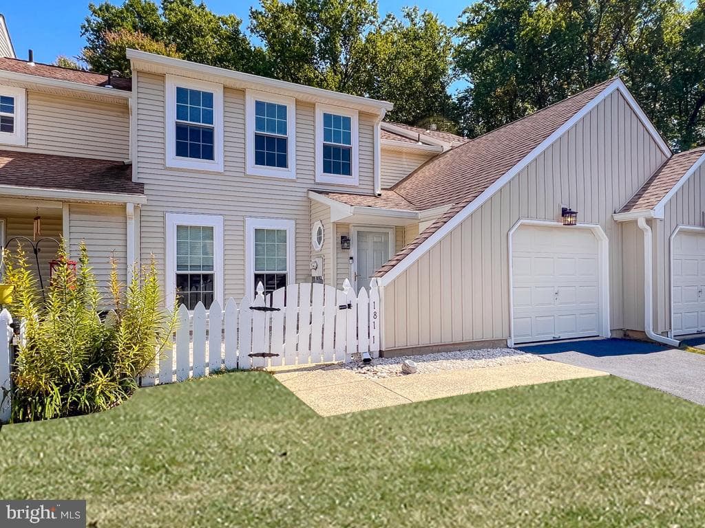 1811 Morris Circle photo 1