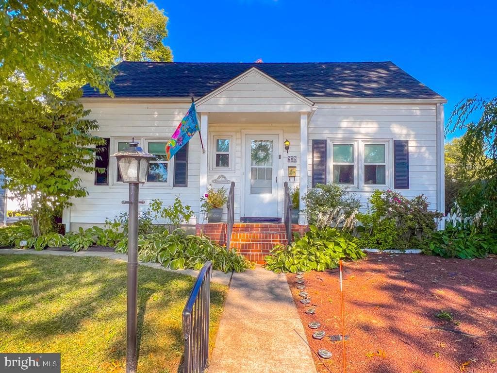 606 Osborne Avenue photo 1
