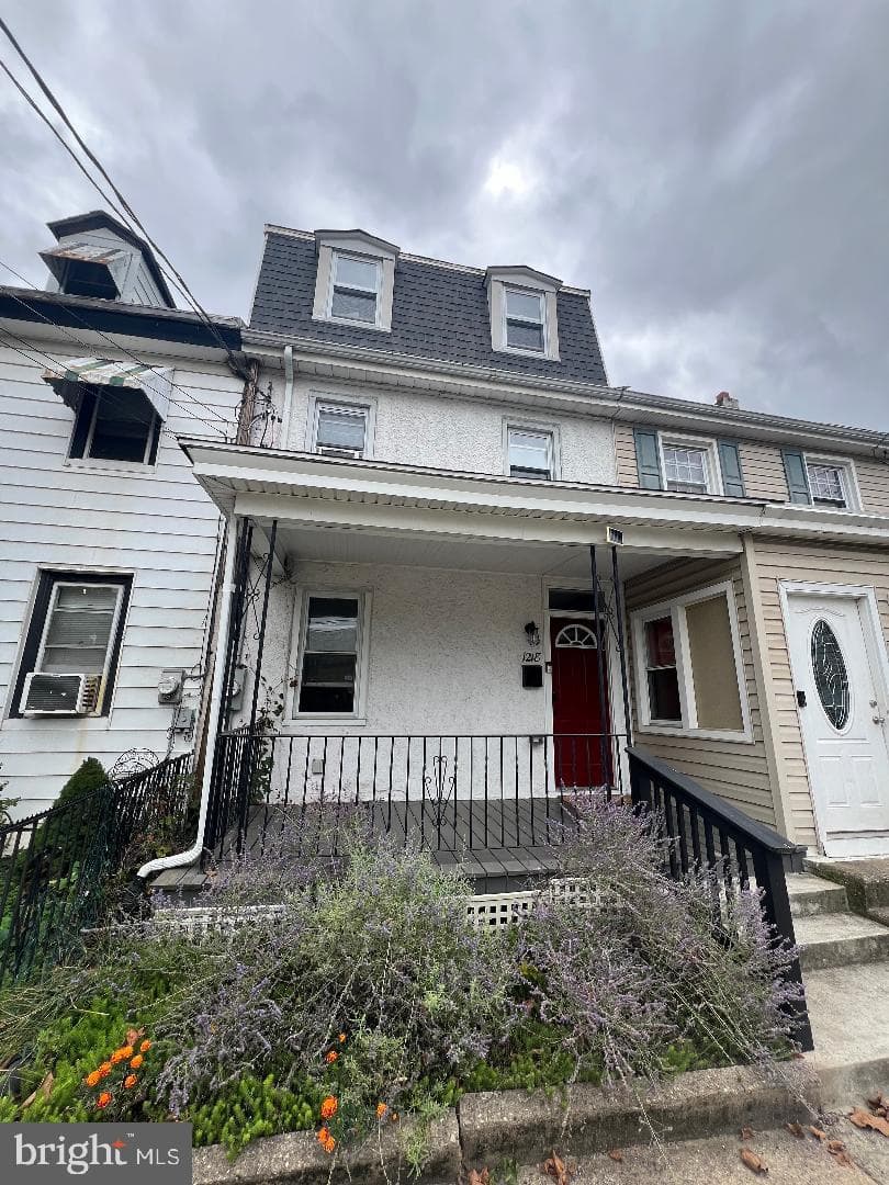 1218 Radcliffe Street photo 1
