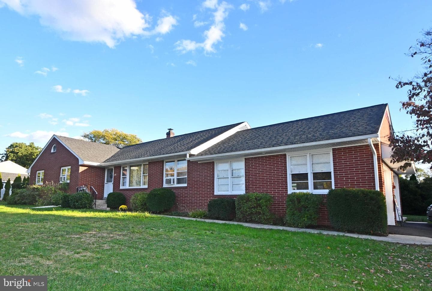 272 Hilltop Road photo 1