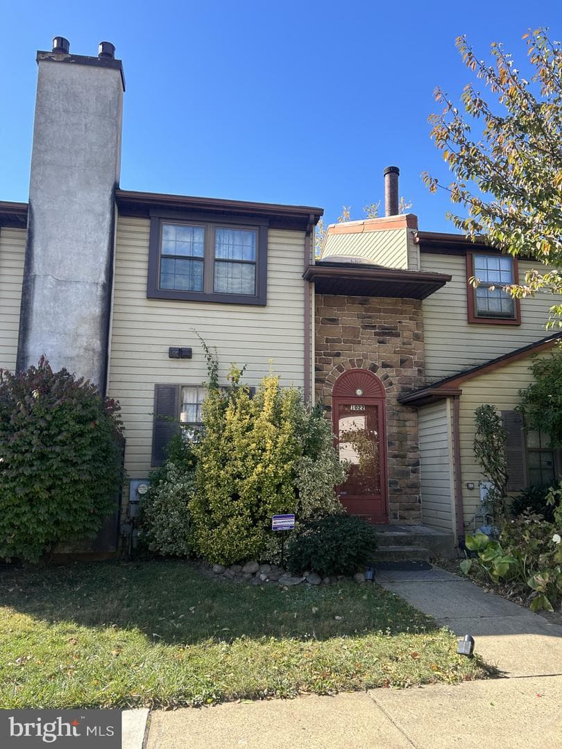 1022 Bancroft Place photo 1