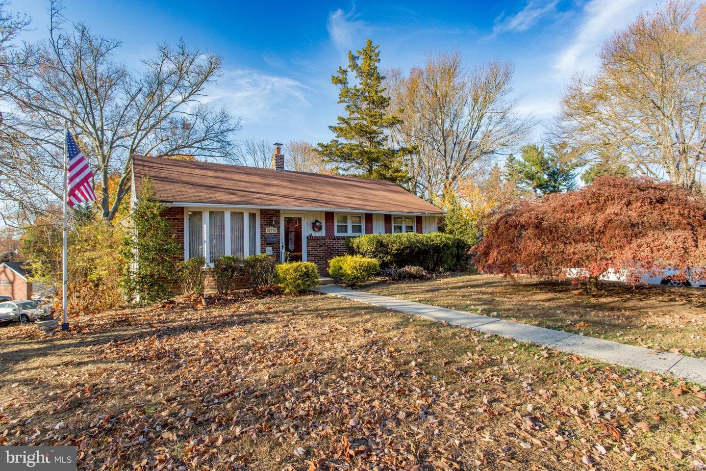 77 Davis Road photo 1