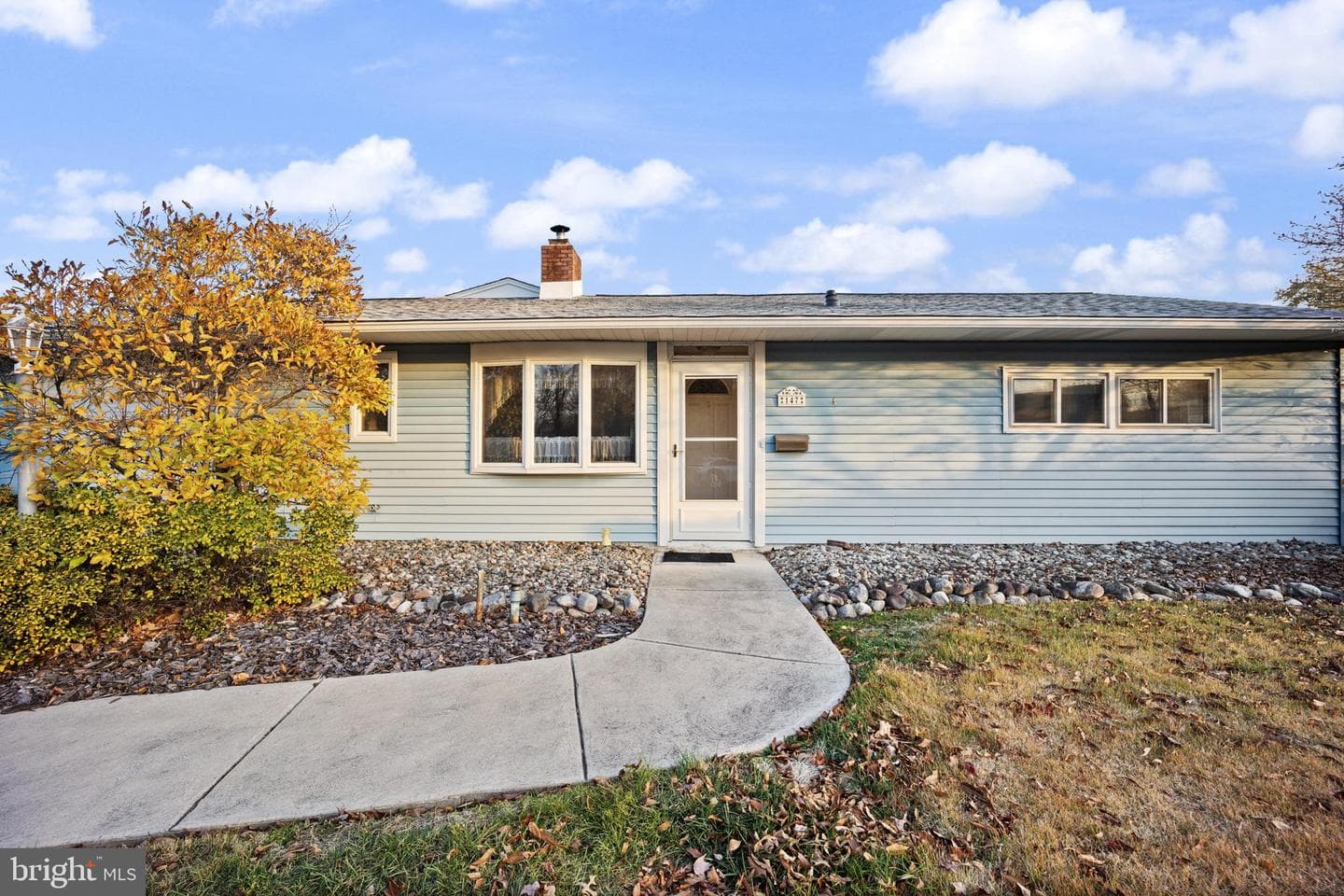 147 Willow Drive photo 1