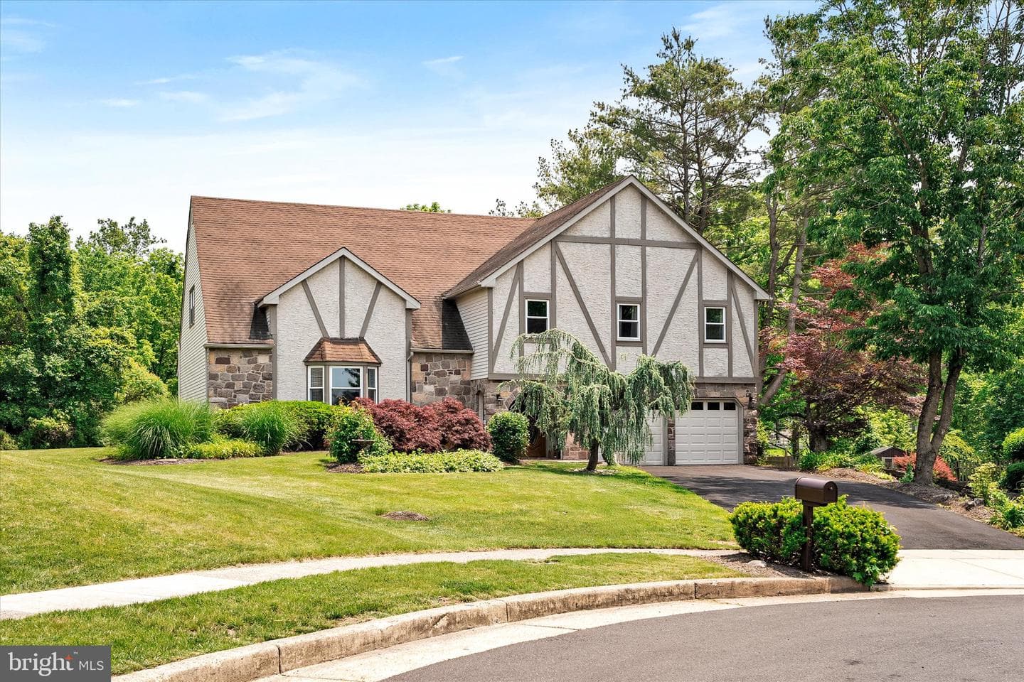 158 Colonial Drive photo 1