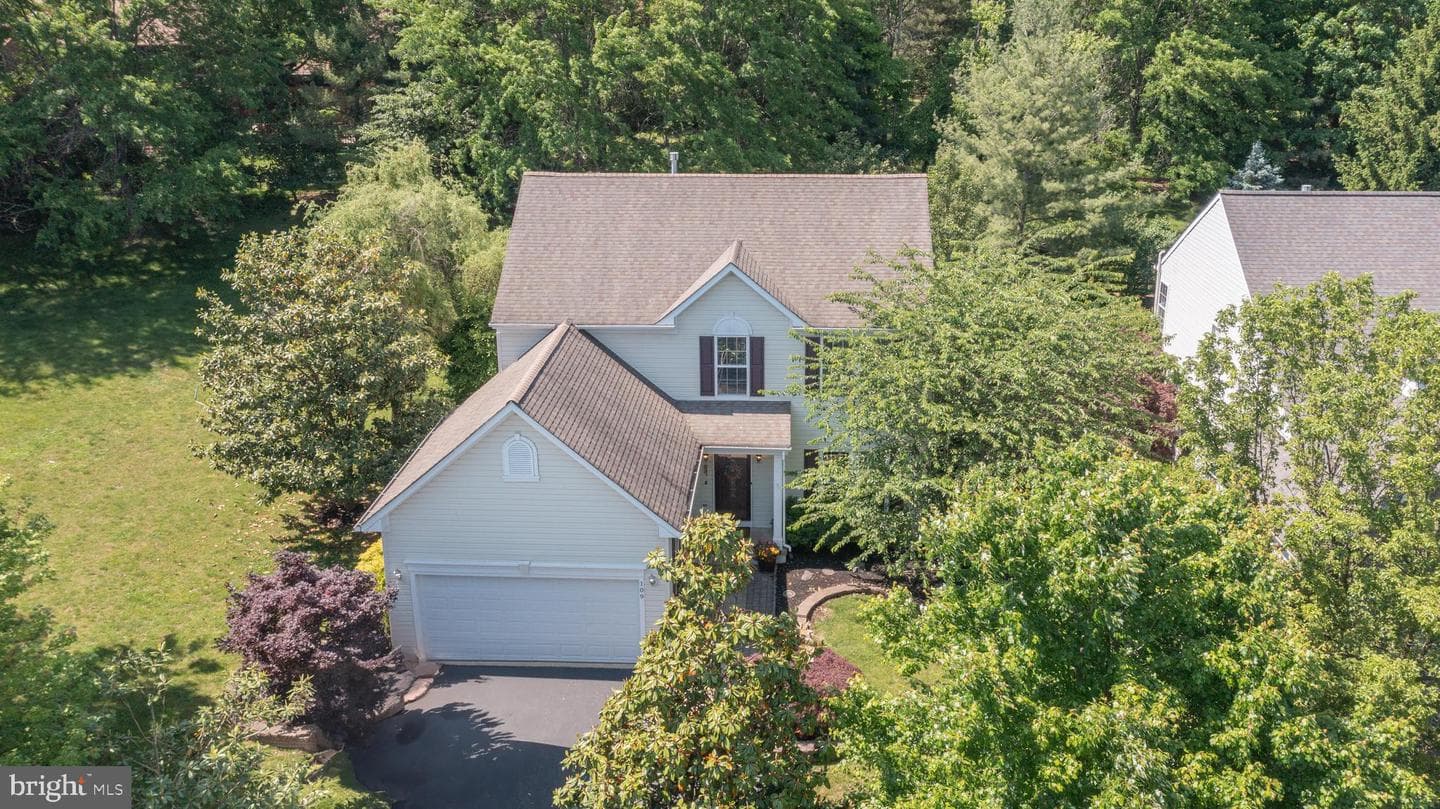 109 Lakeview Drive photo 1