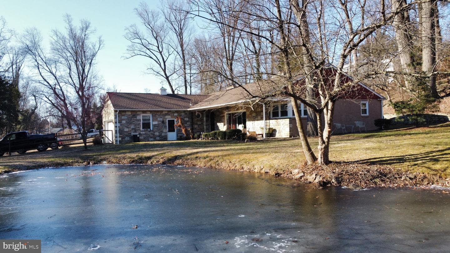 60 Winding Lane photo 1