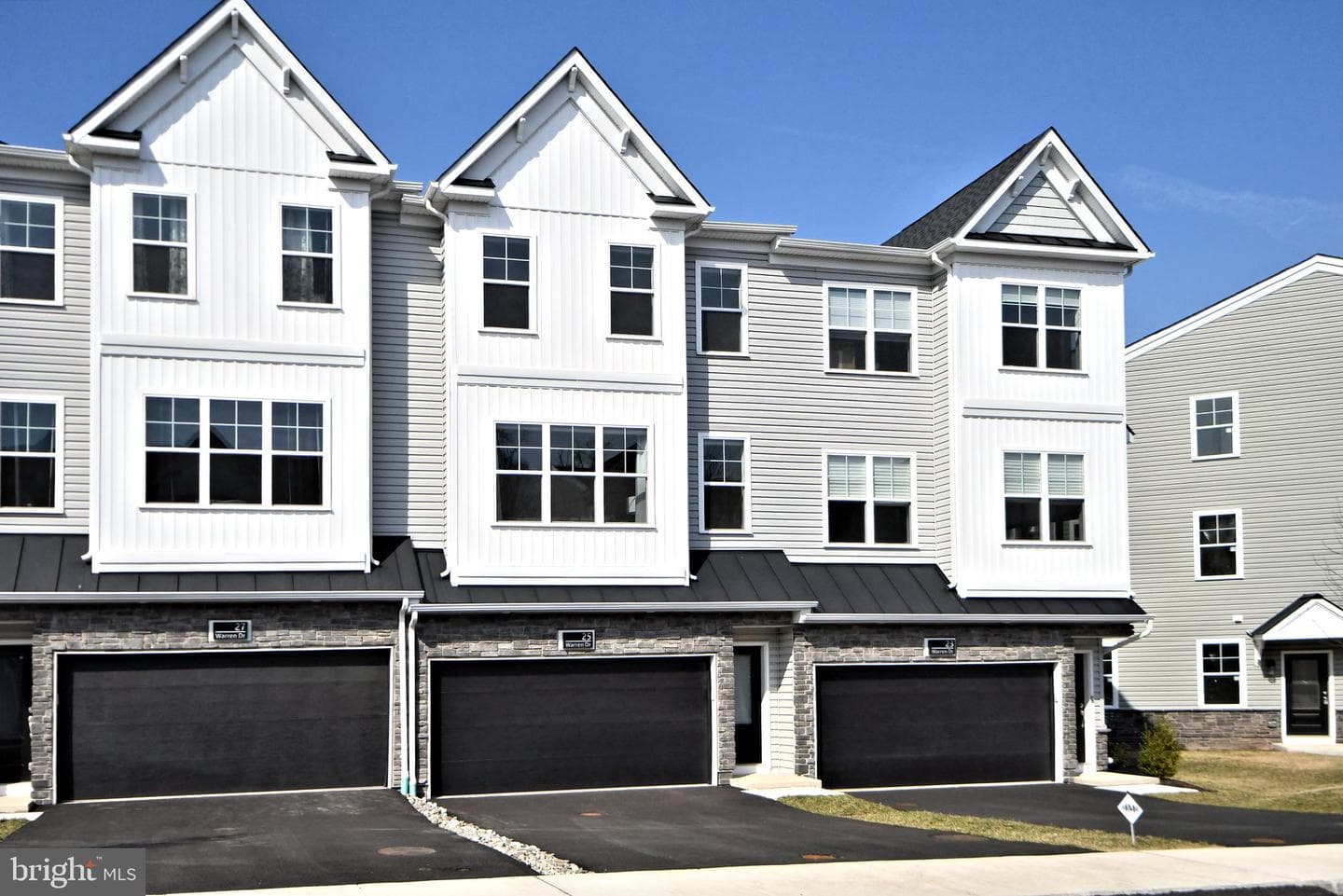 25 Warren Drive photo 1