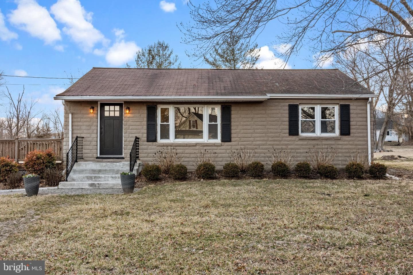 2080 Willow Lane photo 1