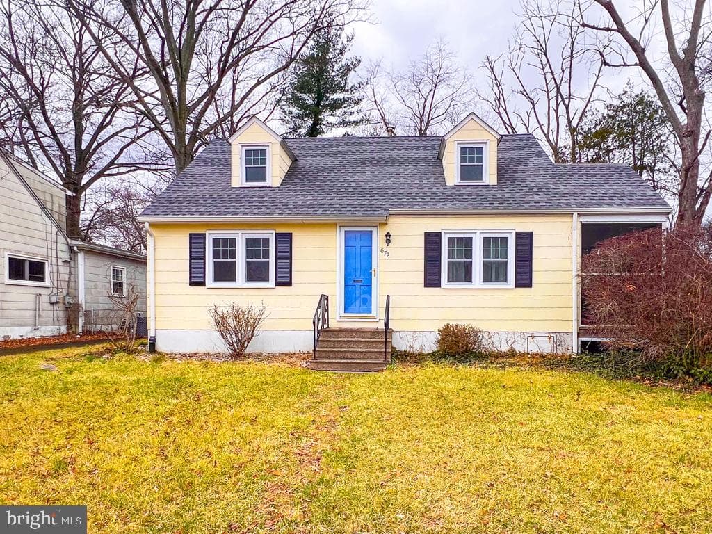 672 Osborne Avenue photo 1