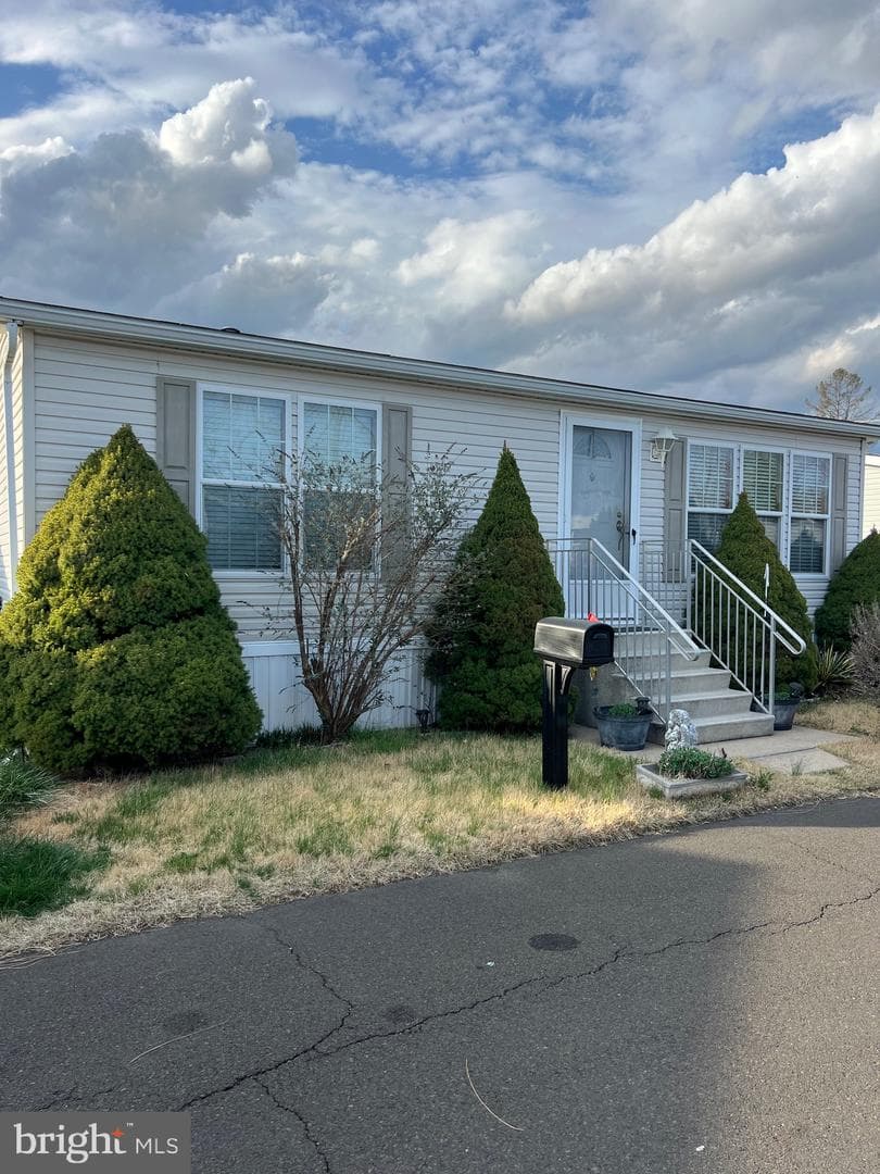 3338 Rose Avenue photo 1