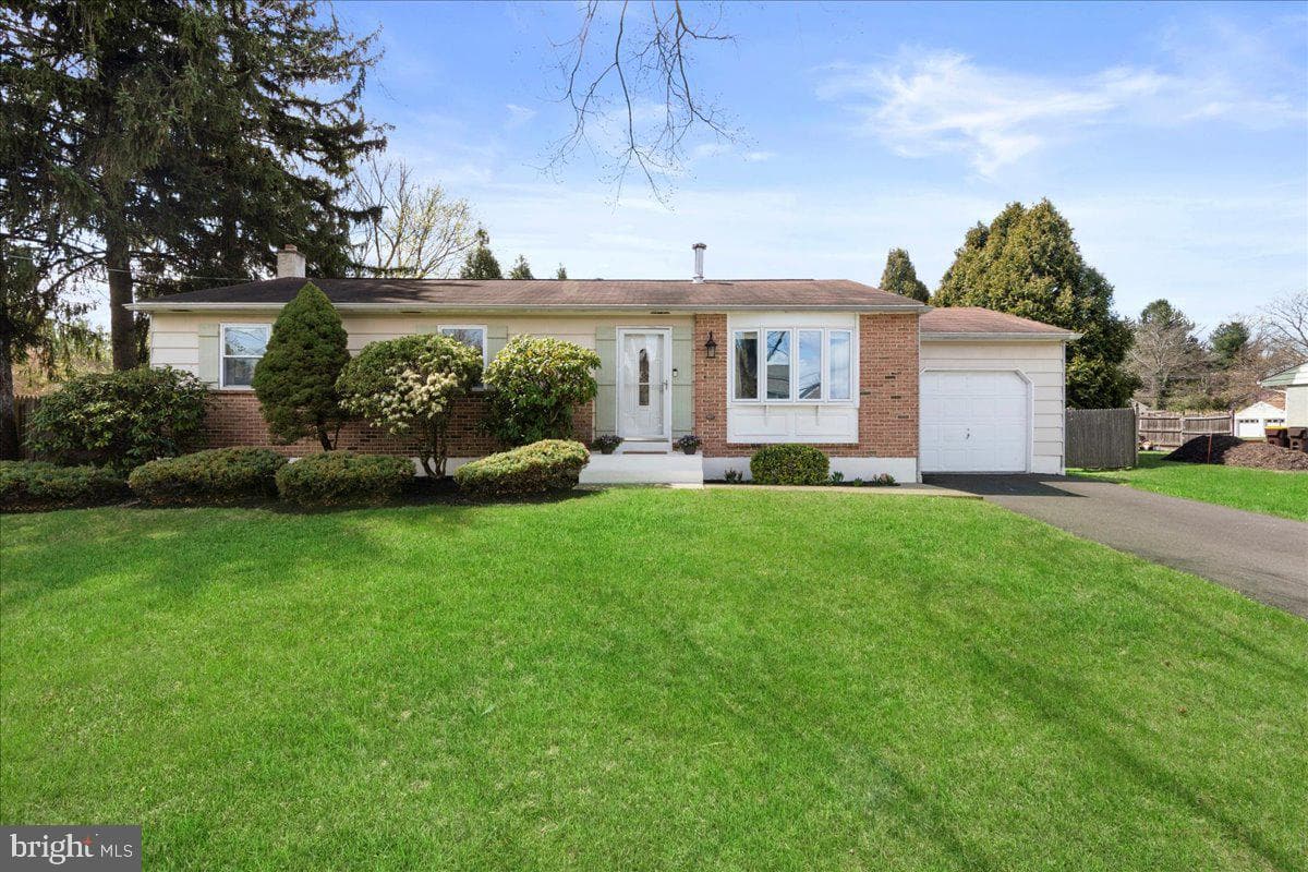 16 Dorothy Avenue photo 1
