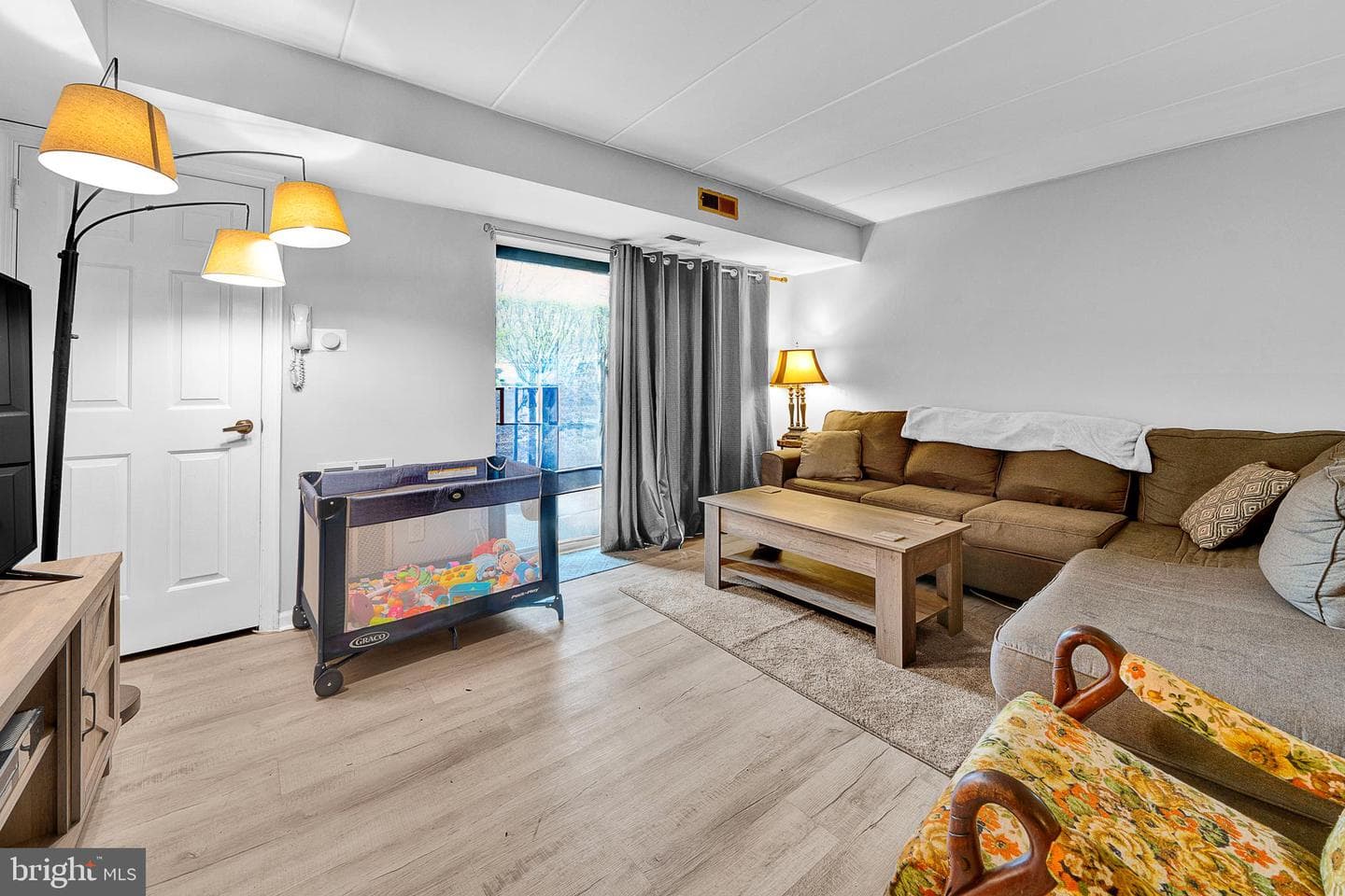 15 Sunbury Court photo 1