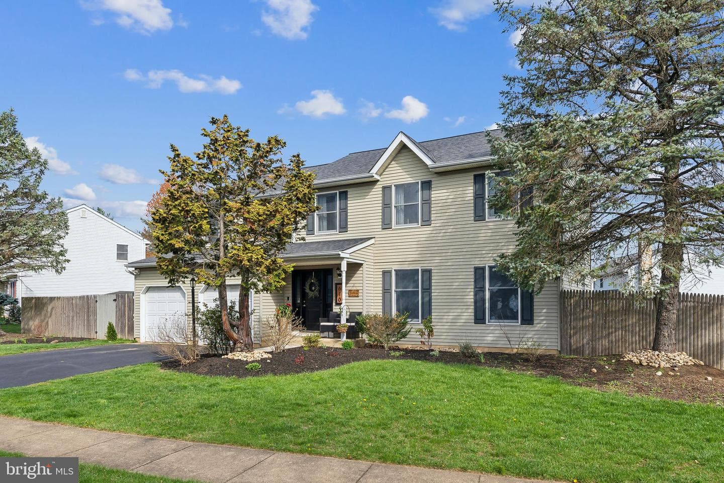 610 Crescent Street photo 1