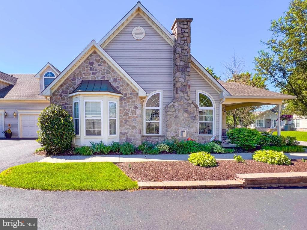 127 Shady Brook Drive photo 1