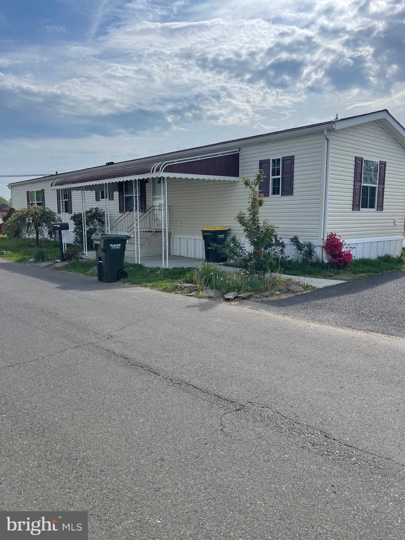 3549 Iris Avenue photo 1