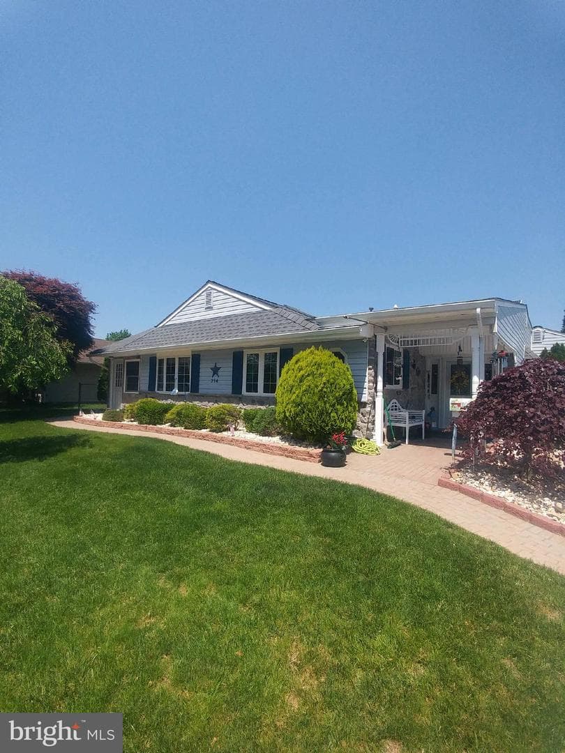 214 Alden Avenue photo 1