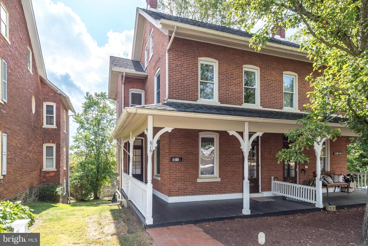 616 W Walnut Street photo 1