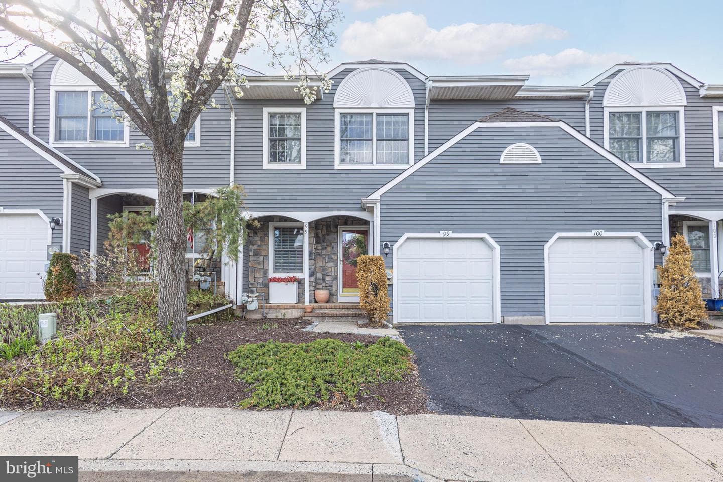 99 Greenbrook Court photo 1