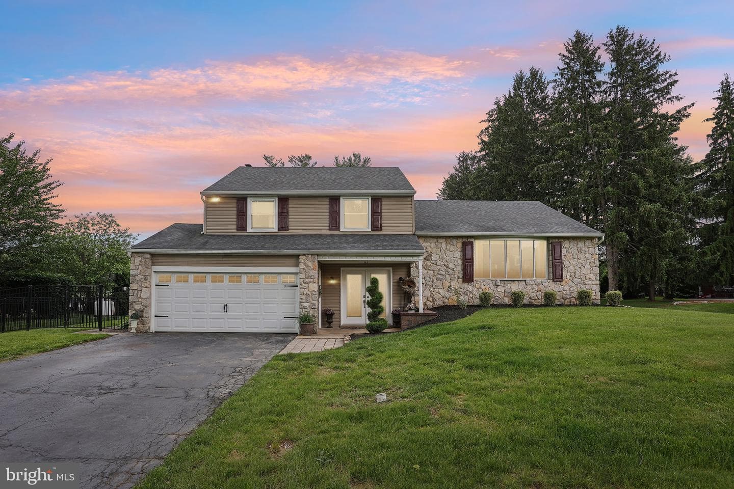 62 White Hurst Drive photo 1