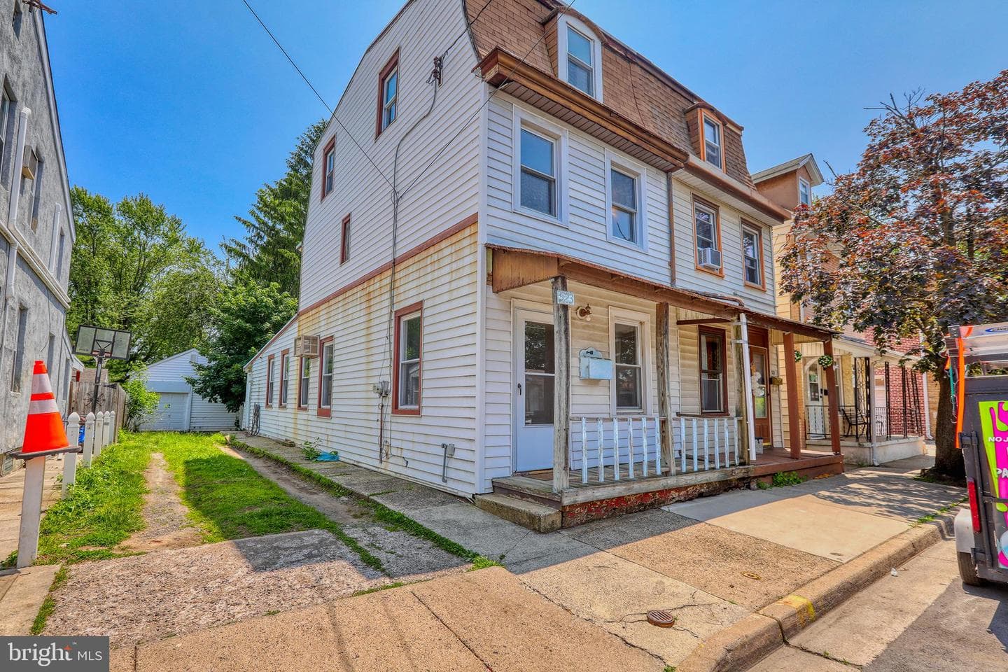 523 Swain Street photo 1