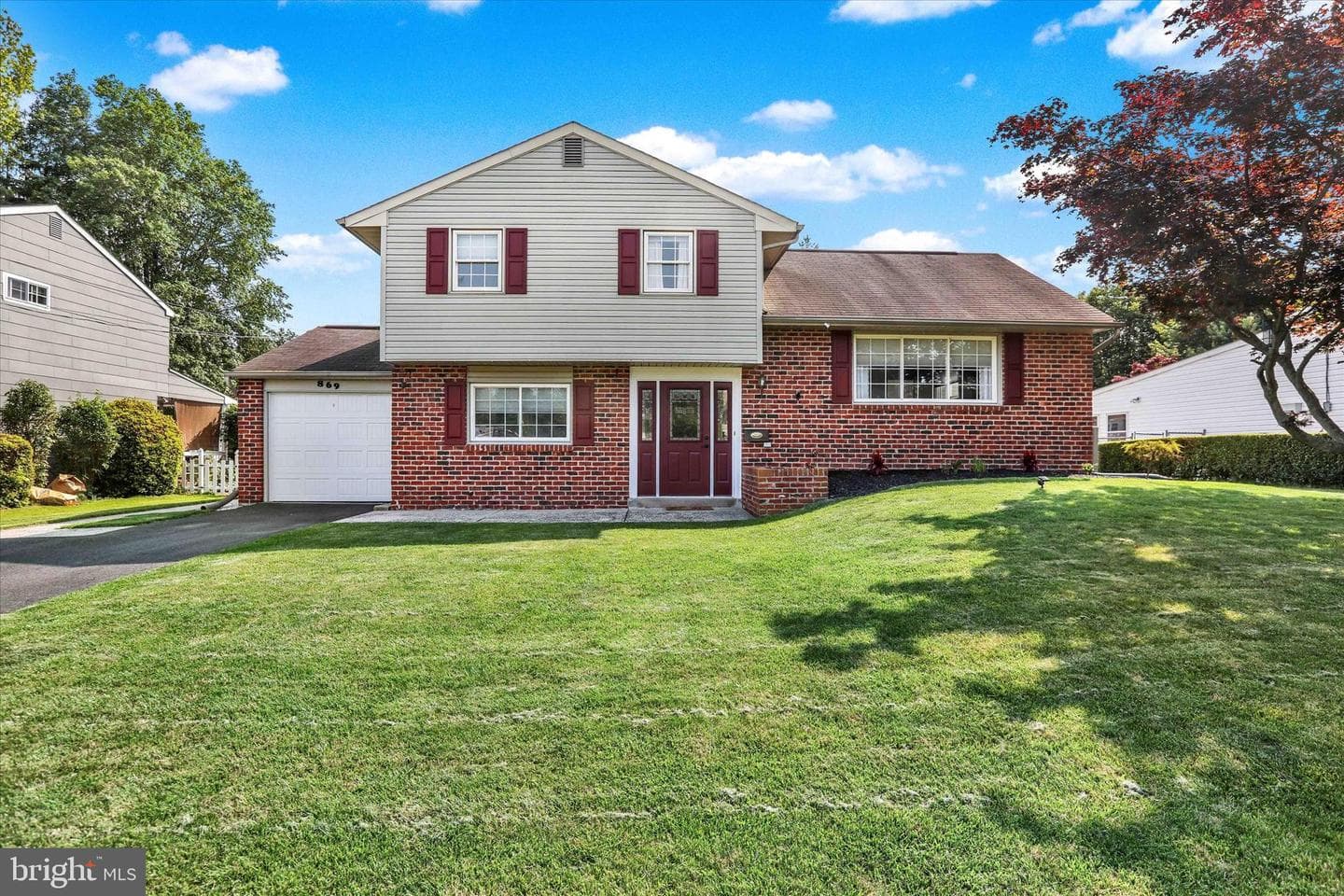 869 Primrose Drive photo 1