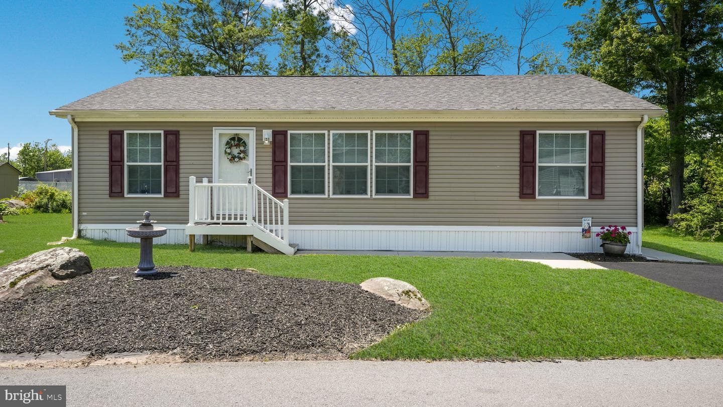 4 Laurel Terrace photo 1