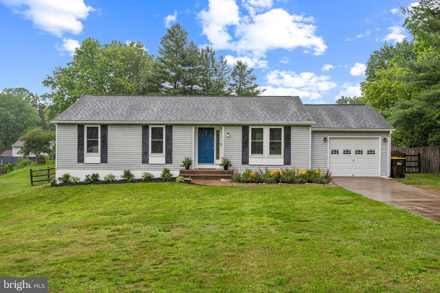 8 Cedar Lane photo 1
