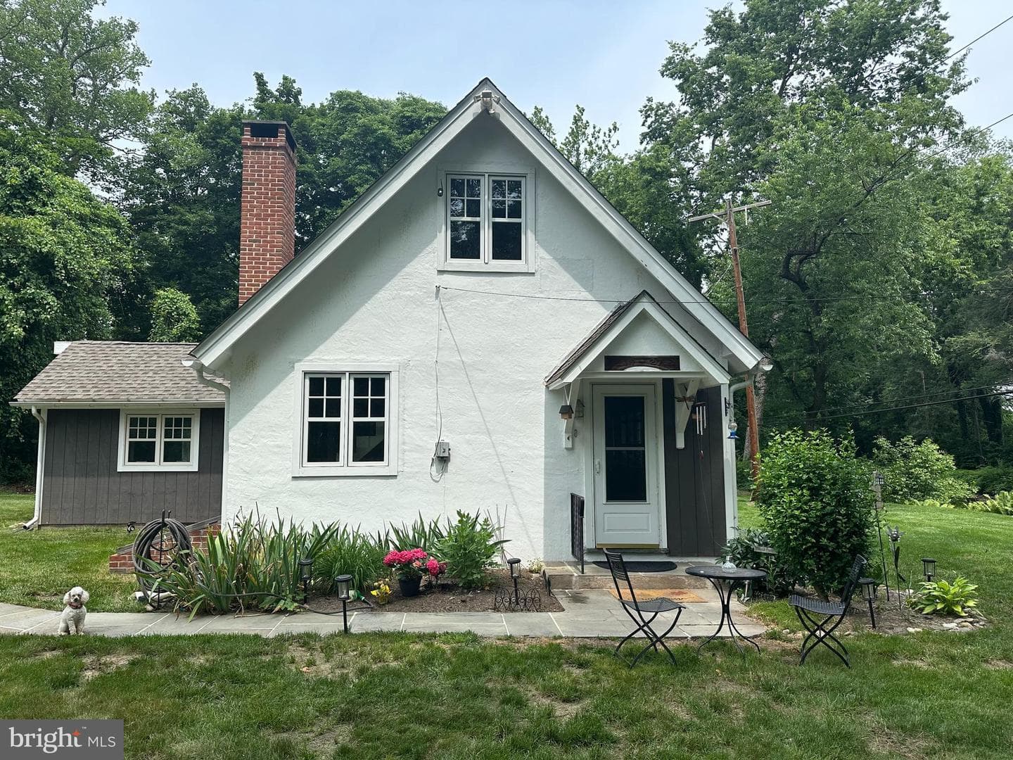 2598 River Road photo 1