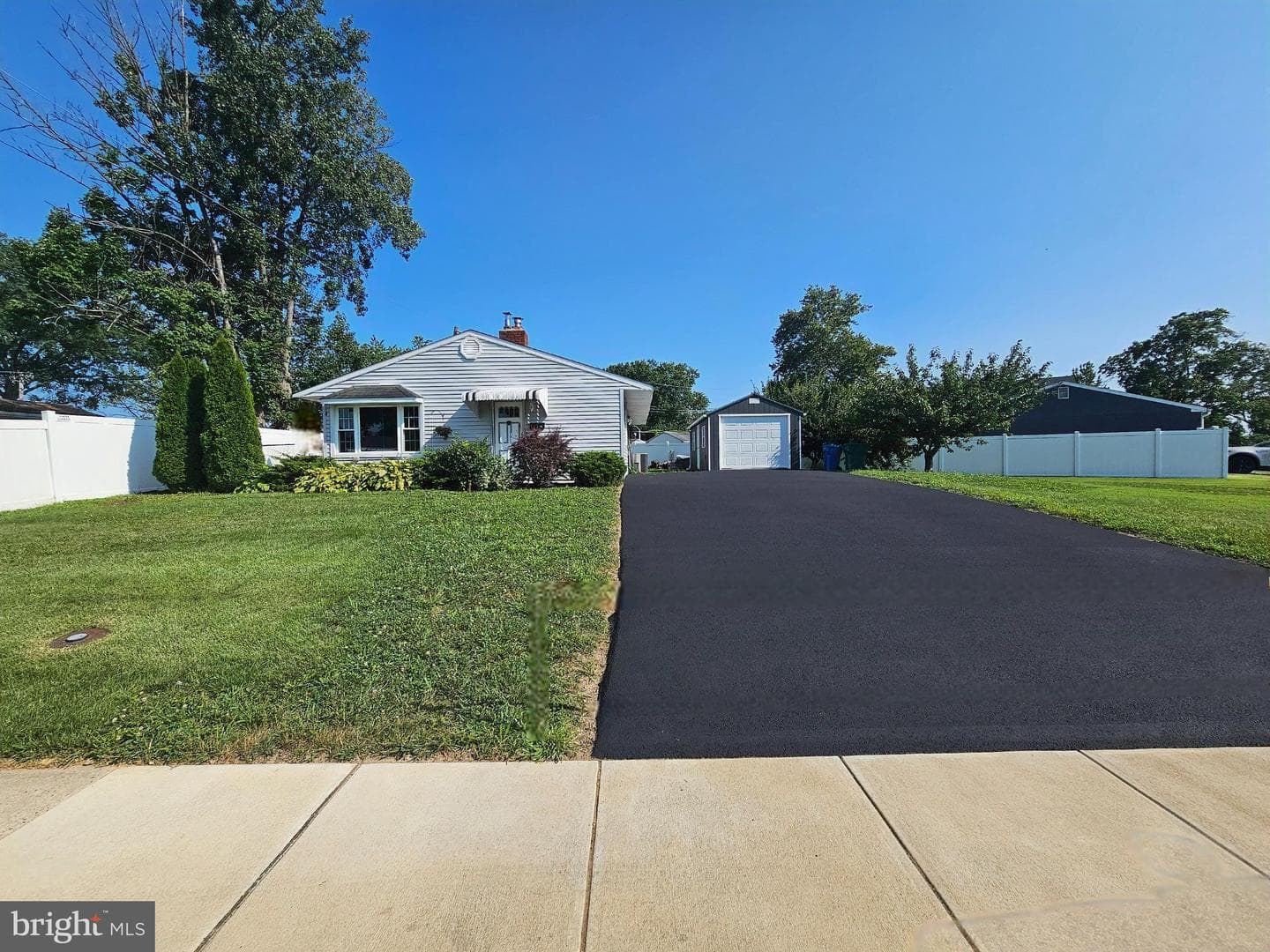 72 Basswood Road photo 1