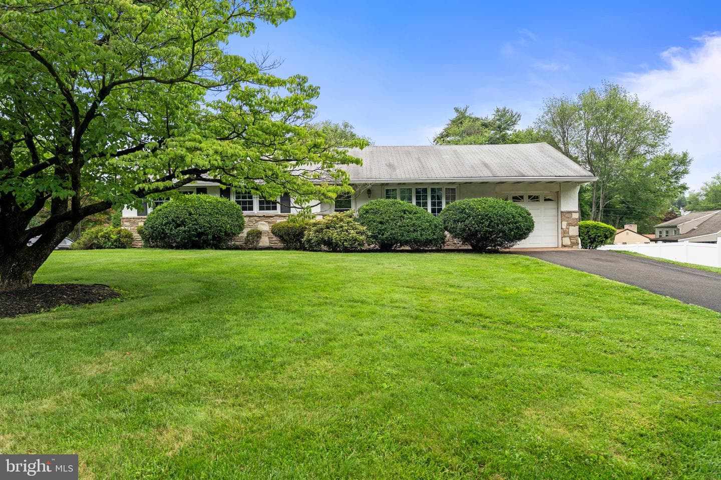 298 Davisville Road photo 1