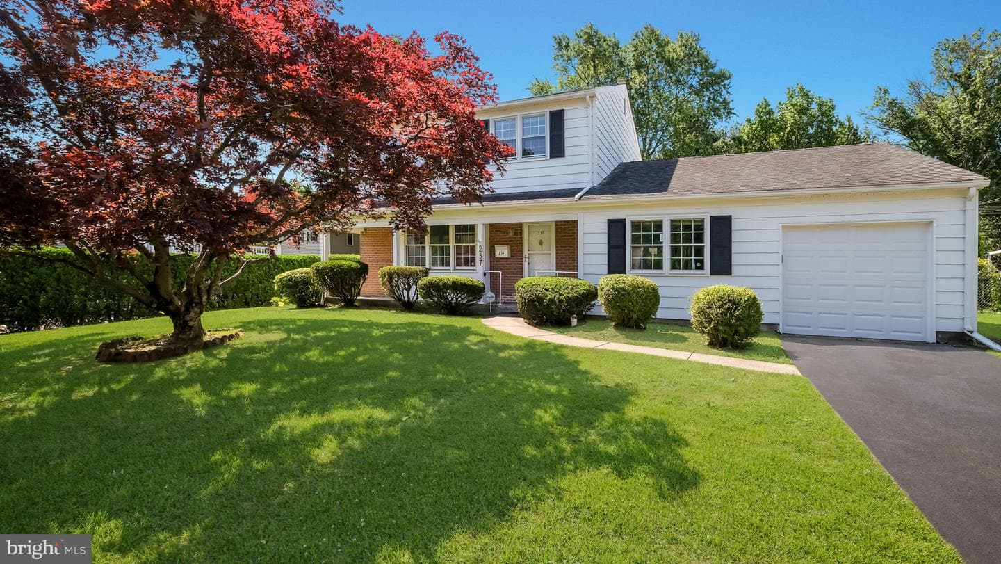 237 Louise Drive photo 1