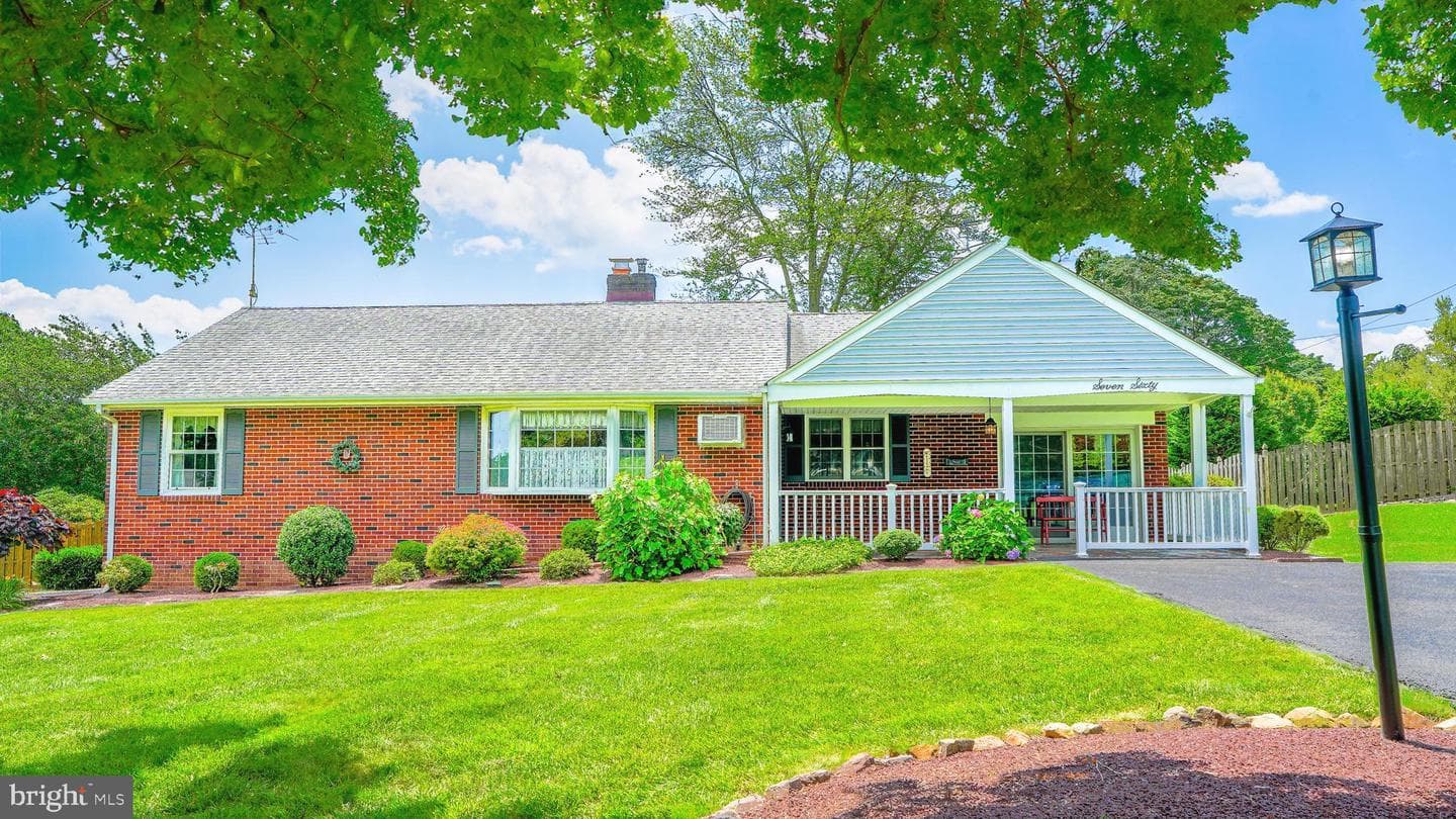 760 Sweetbriar Drive photo 1