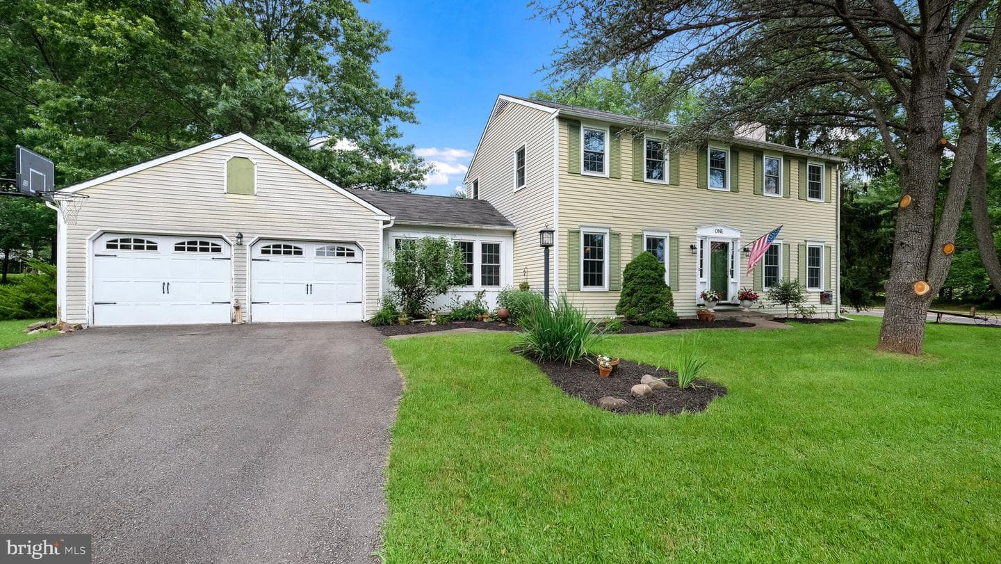 1 Sunnybrook Drive photo 1