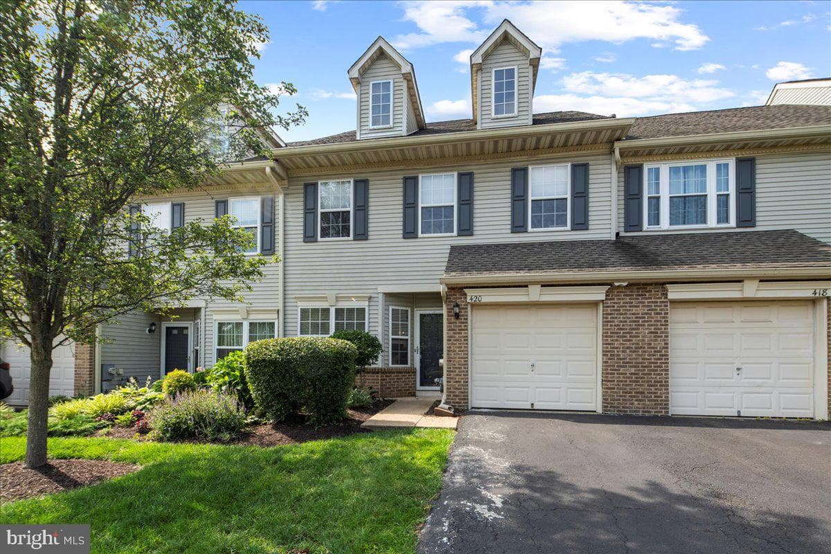 420 Fairview Way photo 1