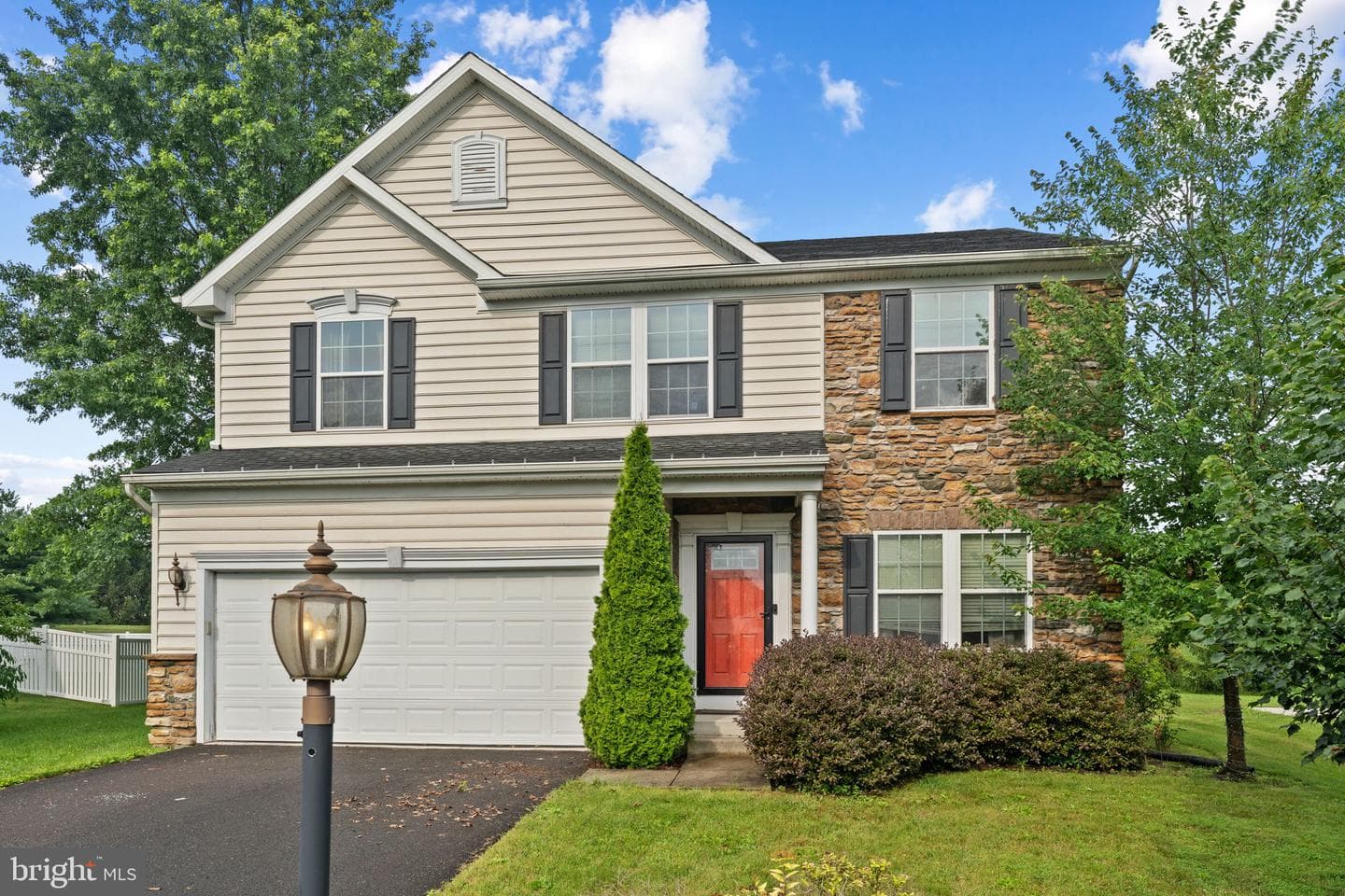 1057 Huntington Road photo 1